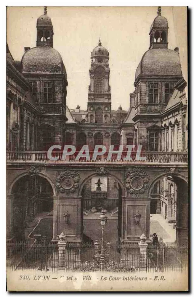 Lyon — Hotel de Ville — A Cour intérieure — E.R. - Frente