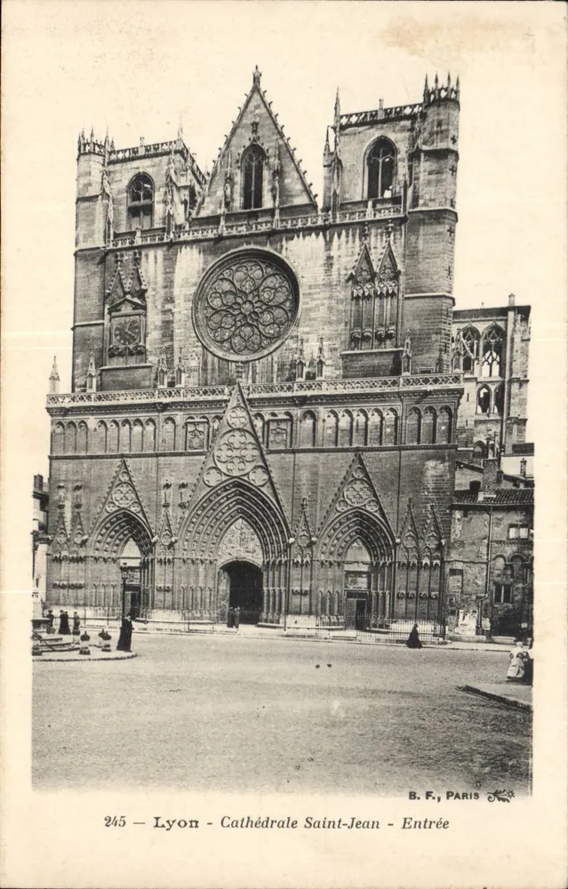 Lyon - Catedral de São João - Entrada — B. F., PARIS, n° 245 - Frente