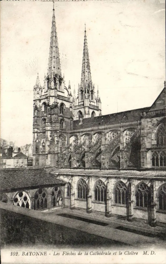 Bayonne - As Flechas da Catedral e o Claustro — M.D. — n°102 - Frente