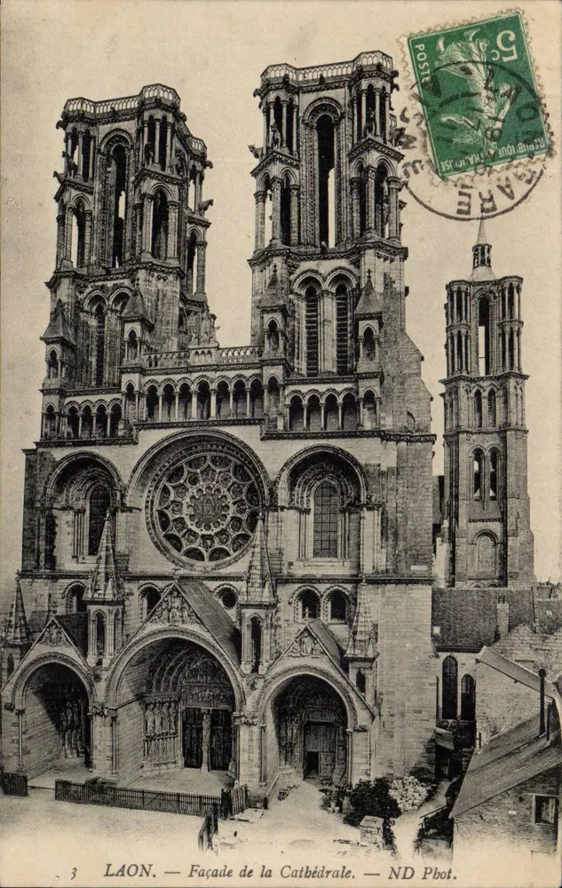 Laon — Fachada da Catedral — ND Phot. - Frente