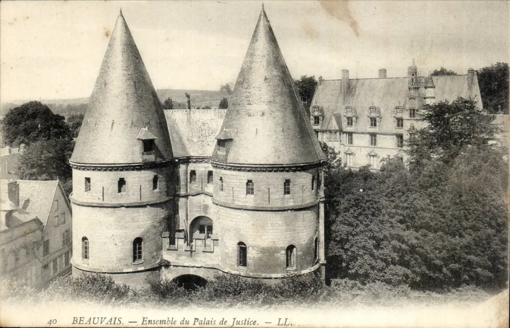 Beauvais — Conjunto do Palácio de Justiça — LL. - Frente