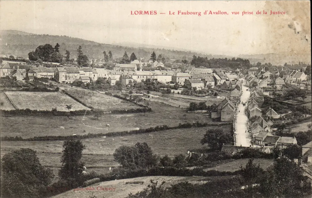 Lormes — Le Faubourg d'Avallon, Ansicht vom Justizgebäude — Foto. Verlag Clamecy - Vorderseite