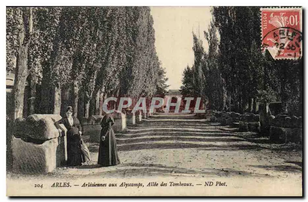 Arles — Arlésiennes an den Alyscamps, Gasse der Gräber — ND Pbot. - Vorderseite