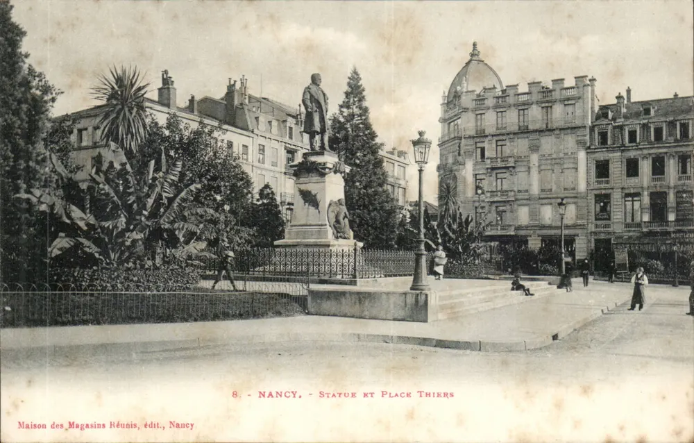 Nancy — Estátua e Praça Thiers — Casa dos Lojas Reunidas, editora, Nancy - Frente