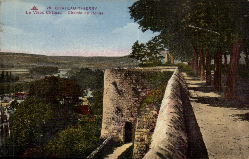 Château-Thierry — Das alte Schloss - Der Wallgang — Cie des Arts Photomécaniques, Paris - Vorderseite