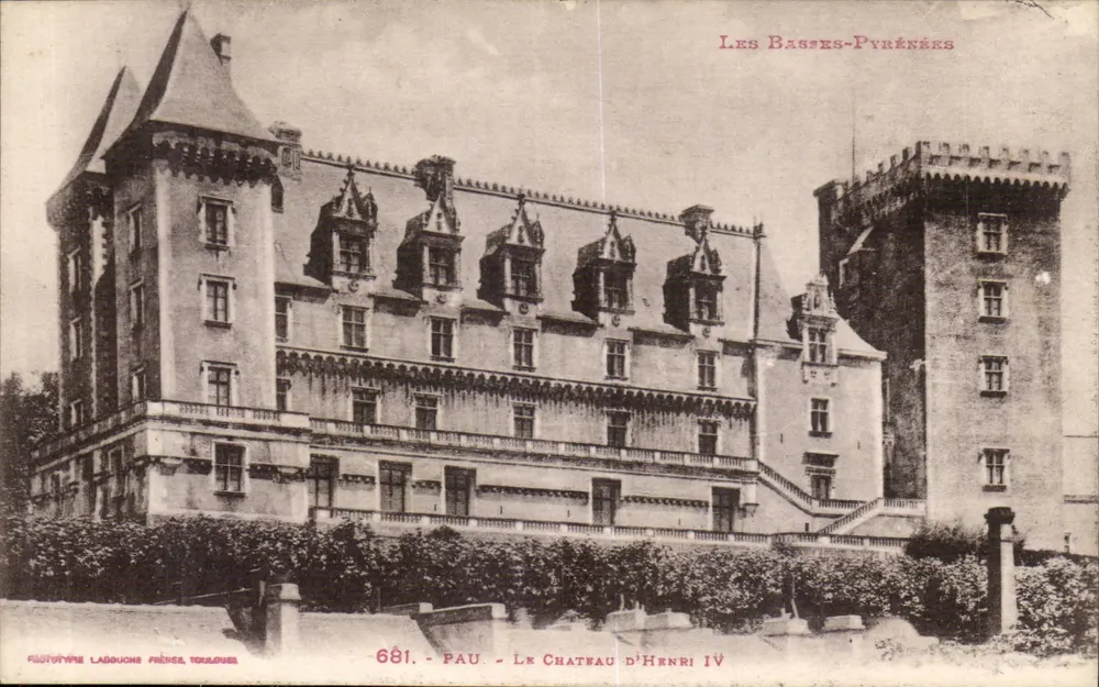 Pau - O Castelo de Henrique IV — Les Bastes-Pyrénées — Phototypie Labouché Frères, Toulouse, n°681 - Frente