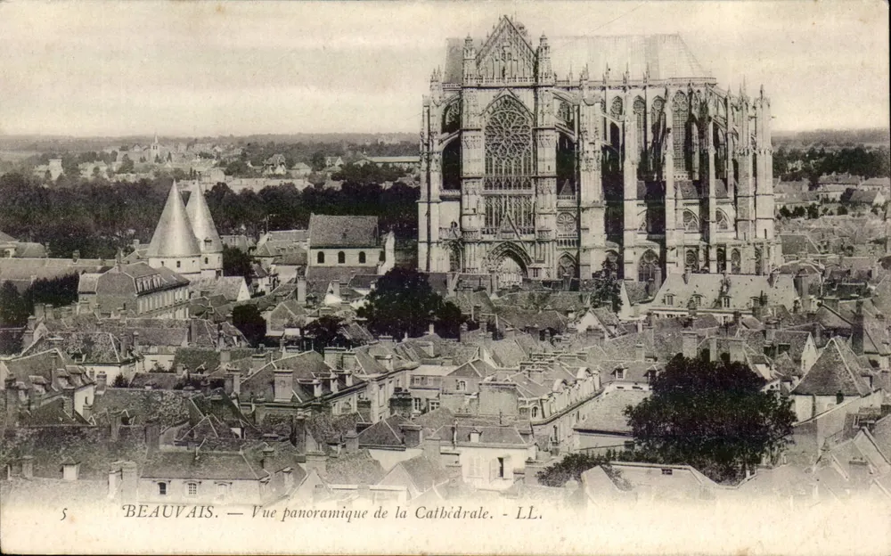 Beauvais — Panoramablick auf die Kathedrale — LL. - Vorderseite