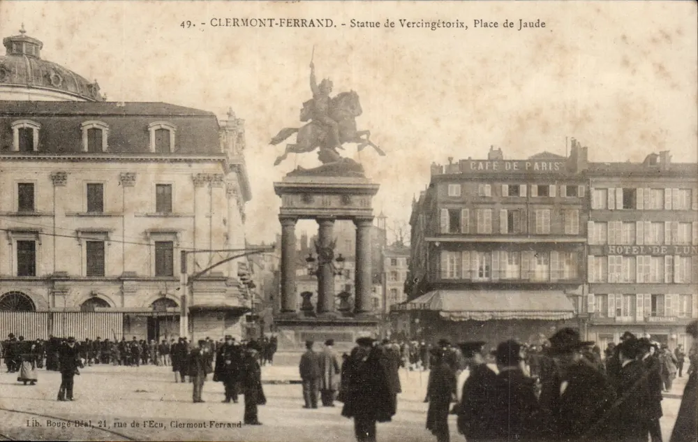 Clermont-Ferrand — Estátua de Vercingétorix, Praça de Jaude — Lib. Bougé Réal, 21 rue de l'Ecu - Frente