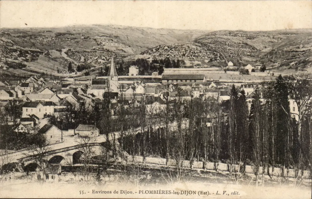 Plombières-les-Dijon (Leste) — Vista panorâmica do vilarejo com igreja e ponte — L. V., editor - Frente