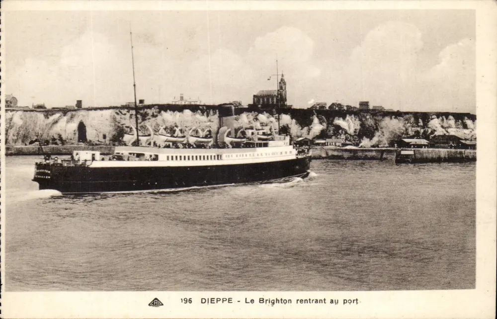 Dieppe — O Brighton retornando ao porto — Bilhete postal antigo n°196, editor A.P.E. - Frente