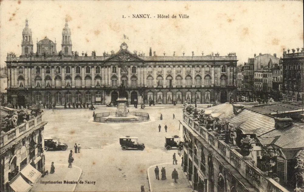 NANCY - Hotel de Ville — vista da praça com carros antigos — Imprimeries Réunies de Nancy, n°1 - Frente