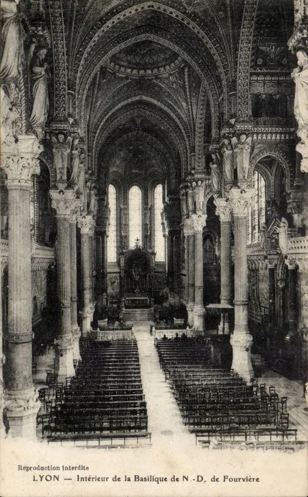 LYON — Innenansicht der Basilika N.-D. de Fourvière - Vorderseite