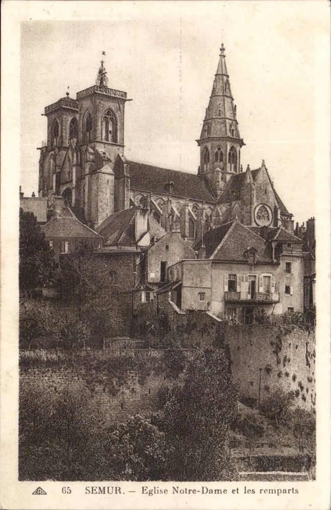 Semur — Kirche Notre-Dame und die Mauern - Vorderseite