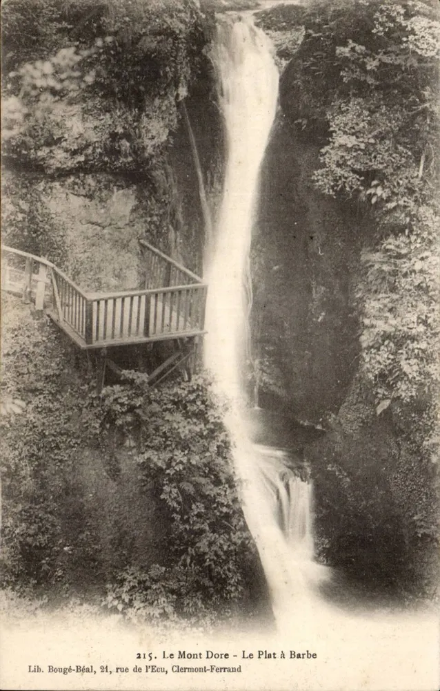 Mont Dore - Le Plat à Barbe — vista da cascata com ponte — Lib. Bougé-Béal, 21 rue de l'Écu, Clermont-Ferrand - Frente