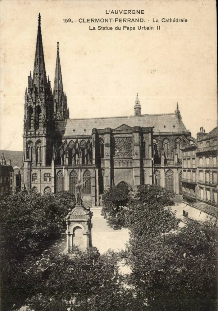Clermont-Ferrand - Die Kathedrale und die Statue des Papstes Urban II - Vorderseite