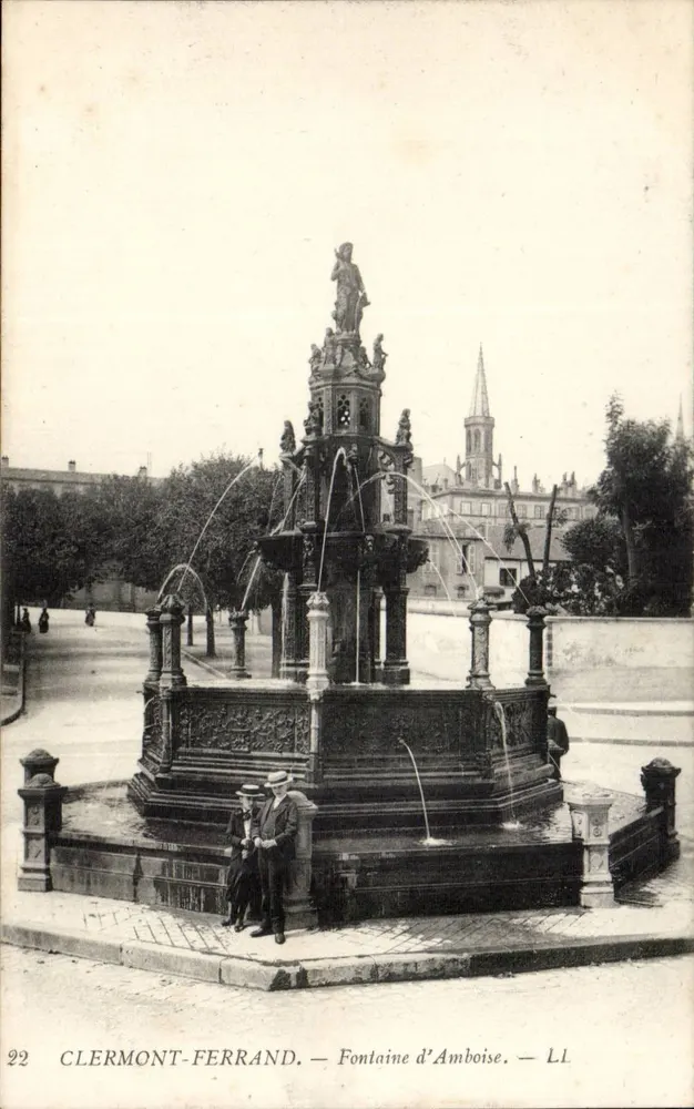 Clermont-Ferrand — Fonte de Amboise — LL - Frente