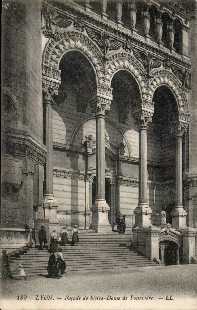 LYON — Fachada de Notre-Dame de Fourvière — LL. — N° 182 - Frente