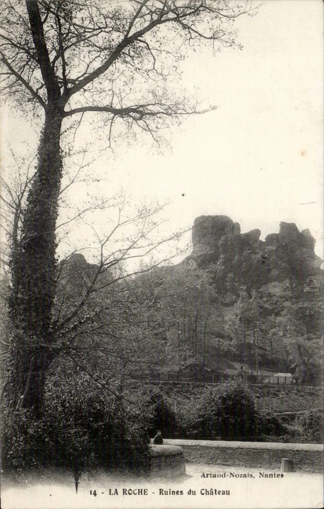LA ROCHE - Ruínas do Castelo — Artaud-Nozais, Nantes — n°14 - Frente
