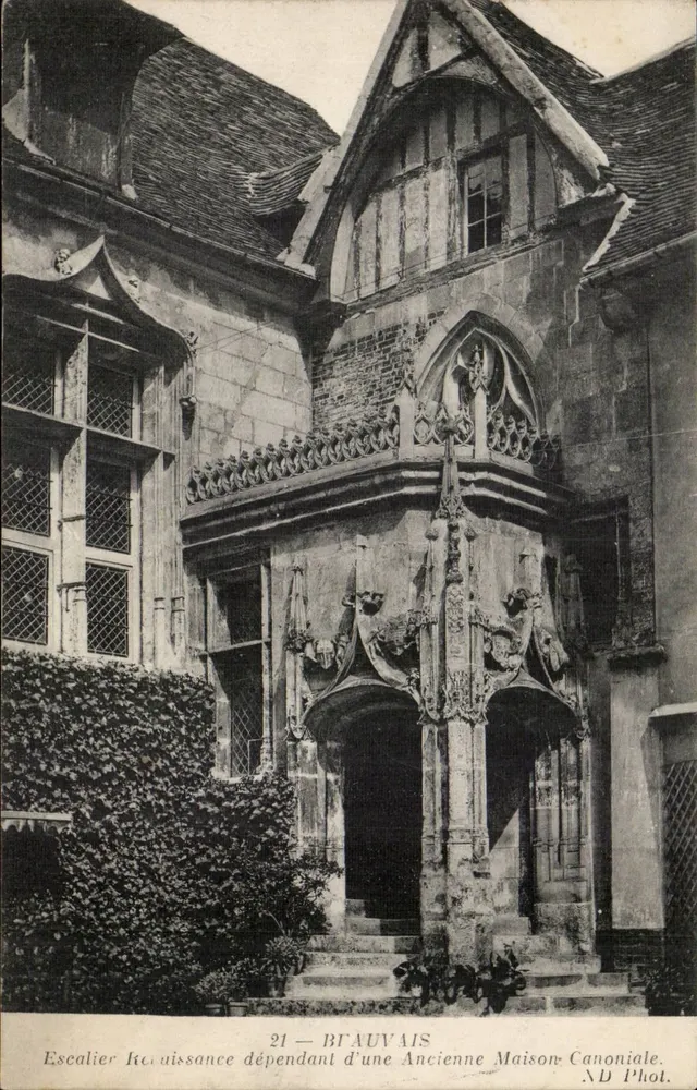 Renaissance-Treppe, die einer alten Kanonikerkirche angehört — Beauvais — ND Phot. - Vorderseite
