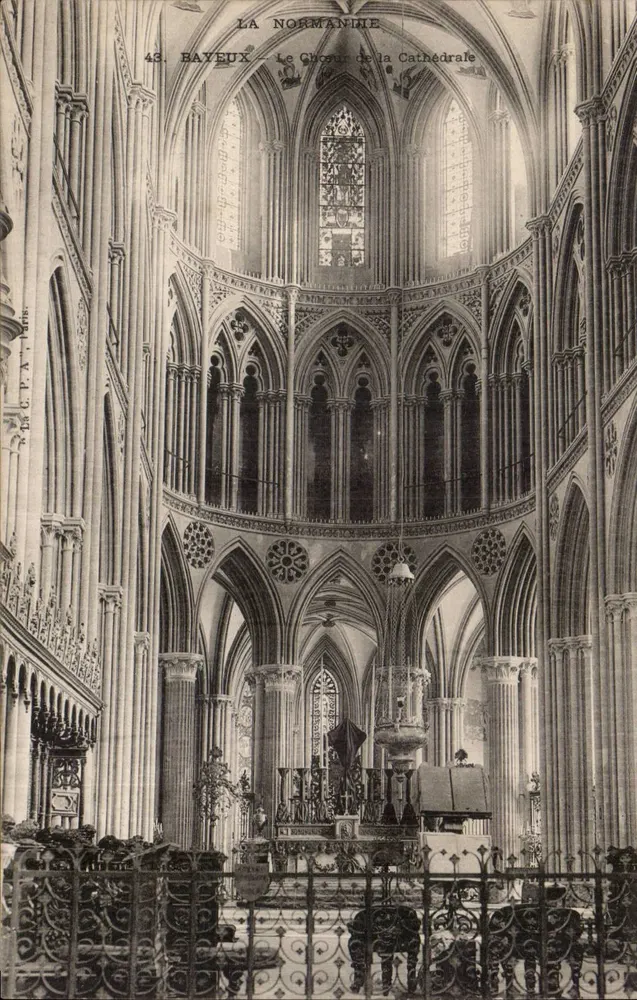 Bayeux — O Coro da Catedral — La Normantine, n°43 - Frente