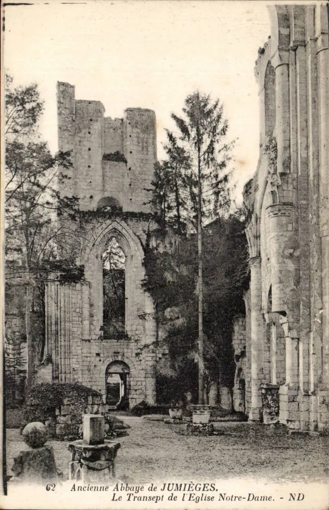 Jumièges — Alte Abtei Jumièges, Der Querarm der Kirche Notre-Dame — ND - Vorderseite