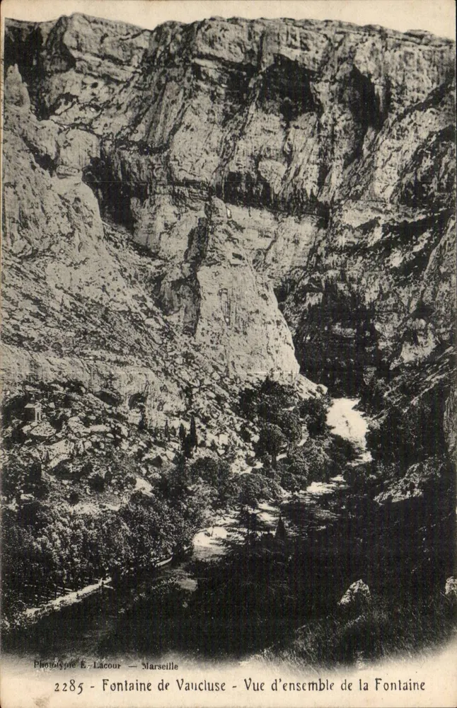 Fontaine de Vaucluse — Überblick über die Quelle — Fotografie von E. Lacour — Marseille — n°2285 - Vorderseite