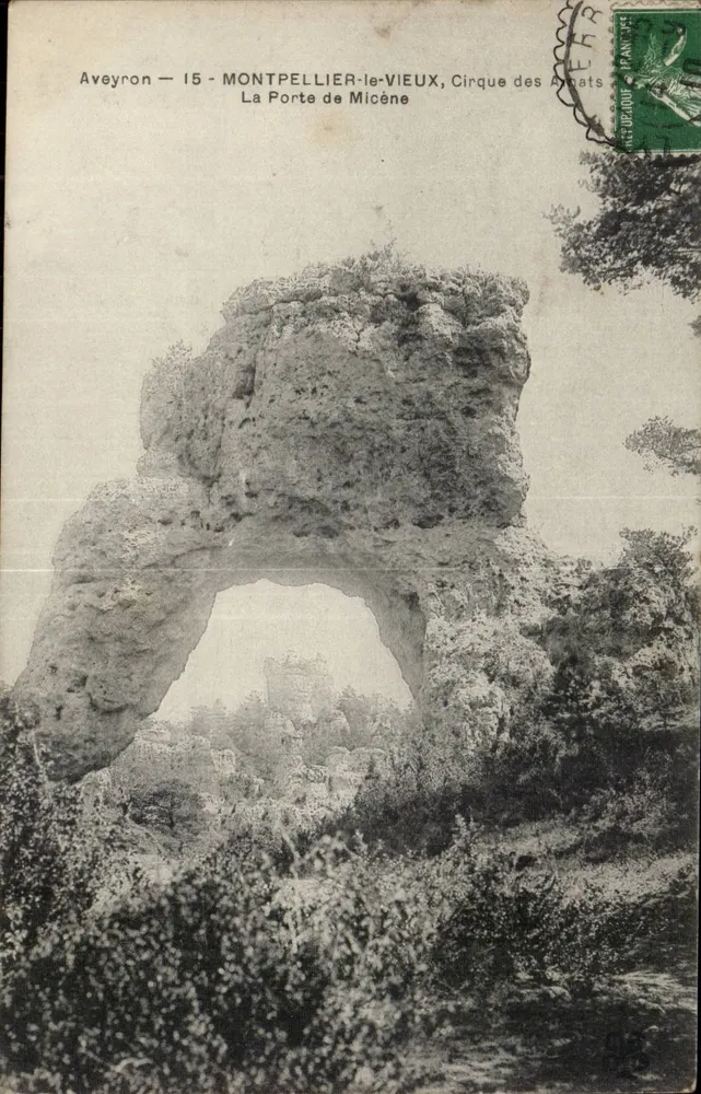 Aveyron — 15 - MONTPELLIER-le-VIEUX, Cirque des Amats — La Porte de Micène - Vorderseite
