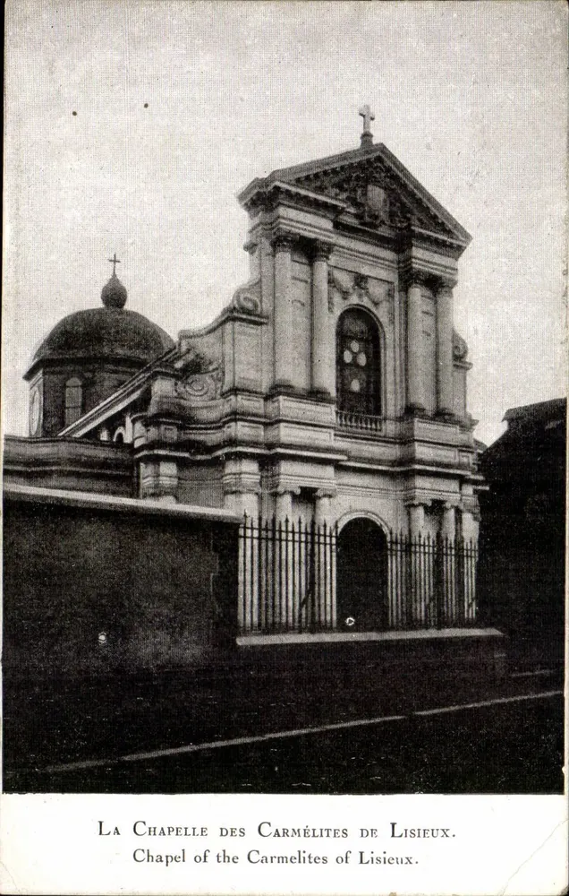 A Capela das Carmelitas de Lisieux — França - Frente