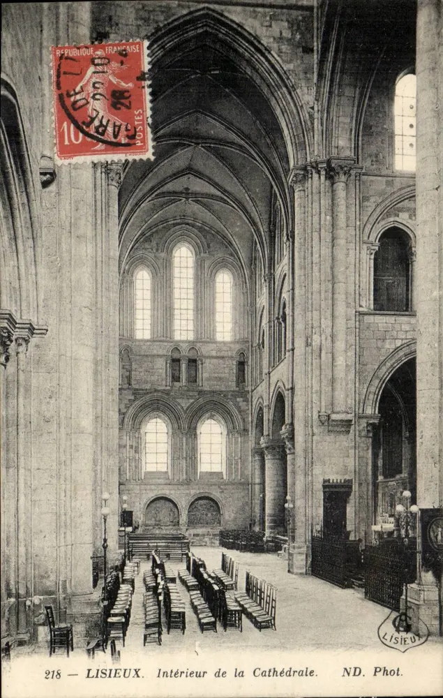 Lisieux — Binnenkant van de Kathedraal — ND. Fot. — N° 218 - Voorkant