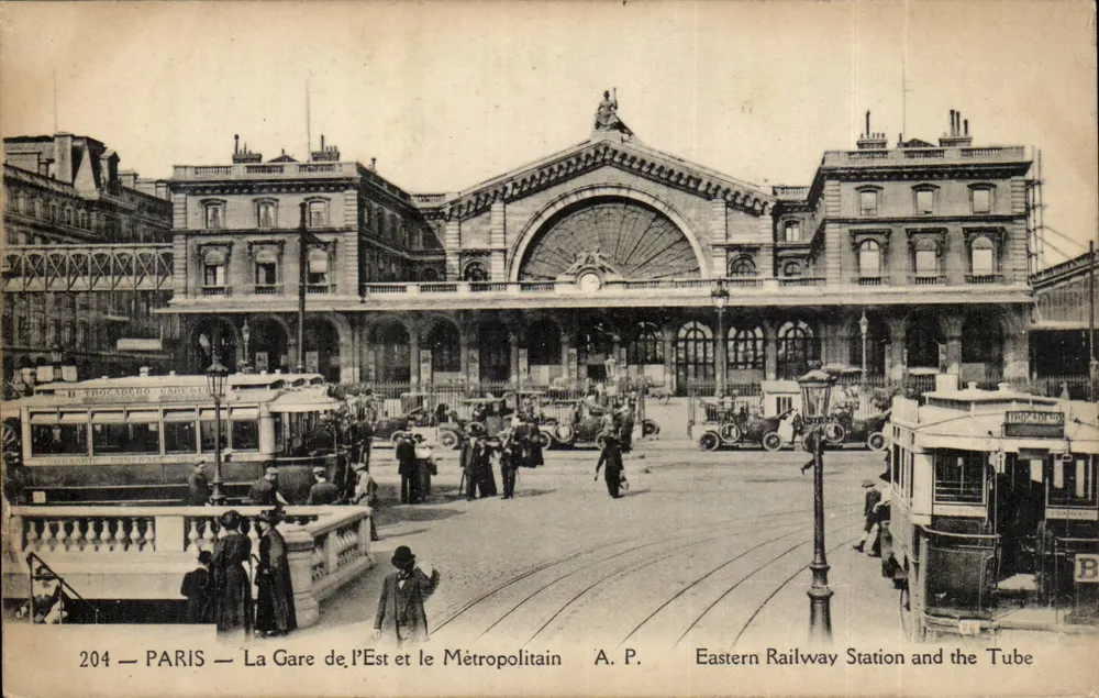 Paris — A Estação Ferroviária de L'Est e o Metropolitano — A. P. - Frente