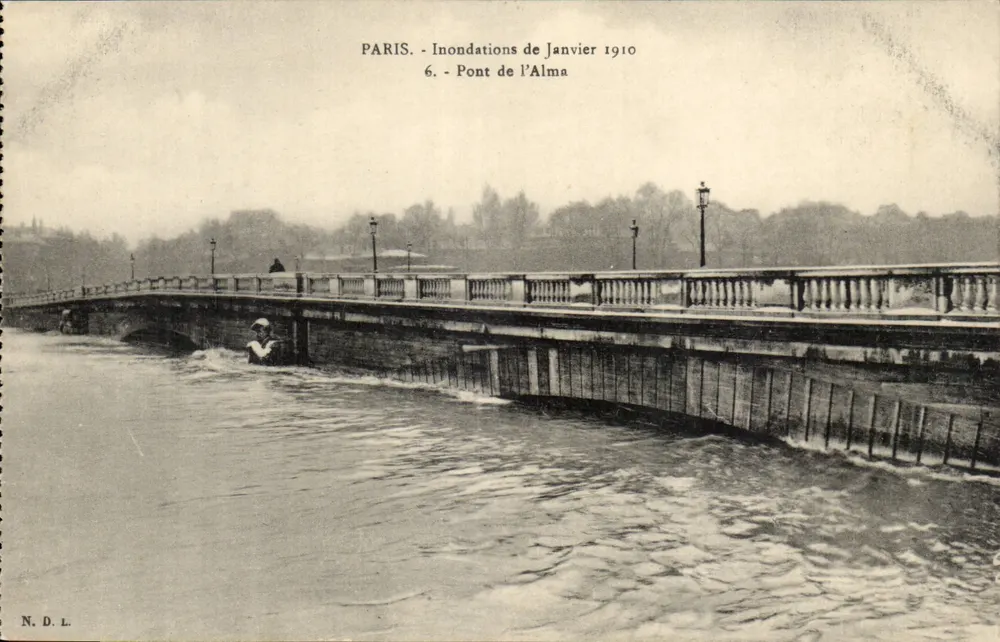 Paris - Inundações de Janeiro de 1910 - Ponte do Alma - Frente
