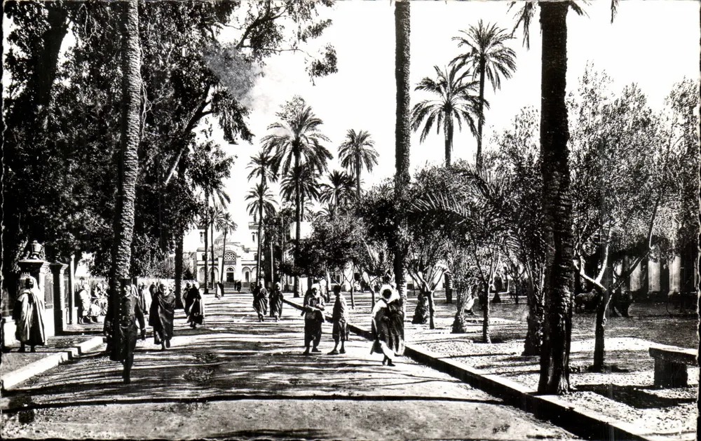 Laghouat (Süd Algerien) — Platz der Oliven und die Kirche — Éd. Artémis Maccon - Vorderseite