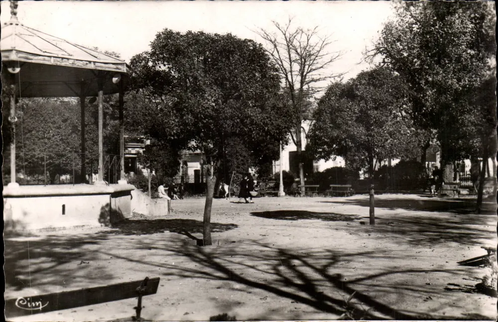 Batna (Constantine) — Praça Municipal — Oim - Frente