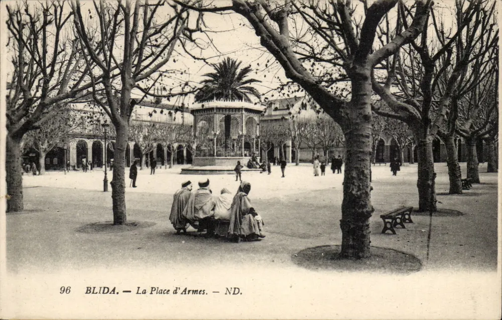 Blida — A Place d'Armes — ND. - Frente