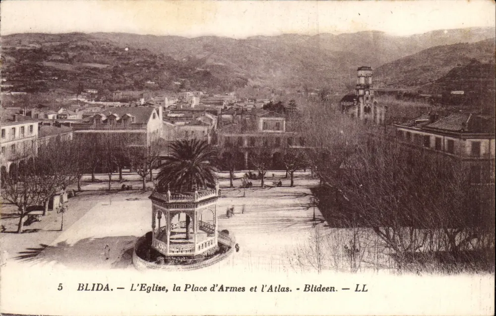 Blida — Die Kirche, der Place d'Armes und der Atlas — LL - Vorderseite