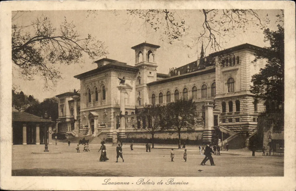 Lausana - Palácio de Rumine — vista do edifício e da praça, editor Charnaux frères & Co., Genebra, n° 51035 - Frente