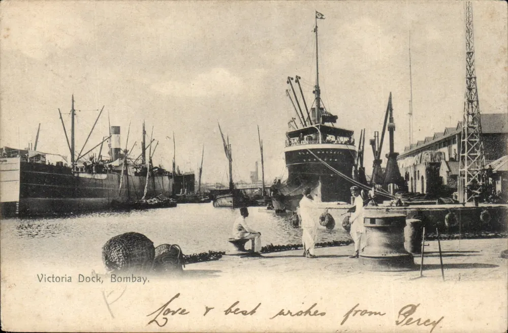 Dique Victoria, Bombaim — vista portuária com navio CLA MADRE — editor não identificado - Frente