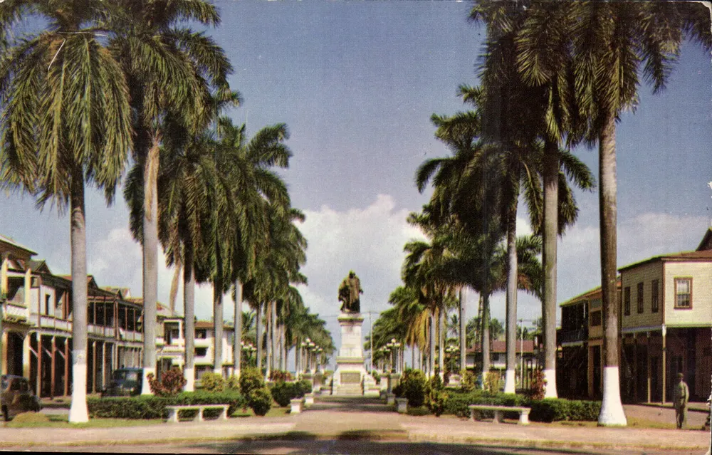 Avenida Central — Palmen-Säule und Statue Christoph Columbusses — Foto Flatau, Panama - Vorderseite