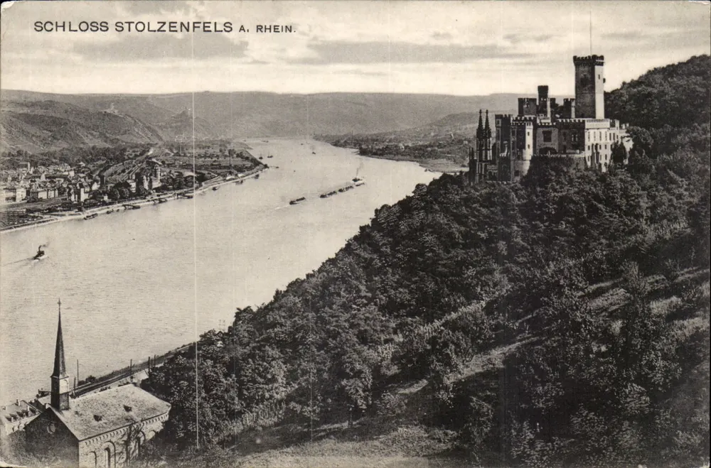 Schloss Stolzenfels am Rhein — panoramische Ansicht des Schlosses an den Ufern des Rheins — Verlag Franz Hermes, Kapellen - Vorderseite