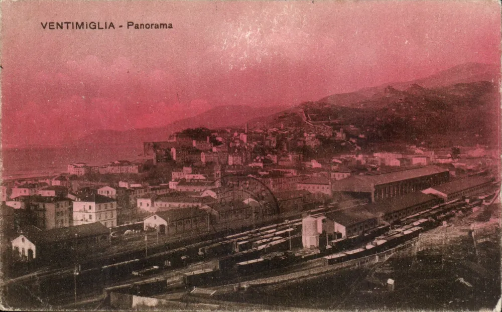 Ventimiglia — Panorama — Panoramablick auf die Stadt und den Bahnhof — Verlag G. Troglia, Nr. 1-0286 - Vorderseite