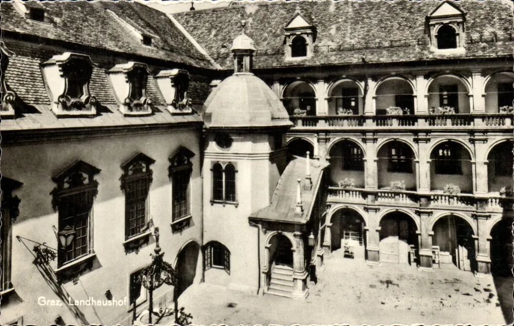 Graz, Landhaushof — cour interior com arquitetura Renascentista — editor Franz Kowall, Graz, n° 501-916 - Frente
