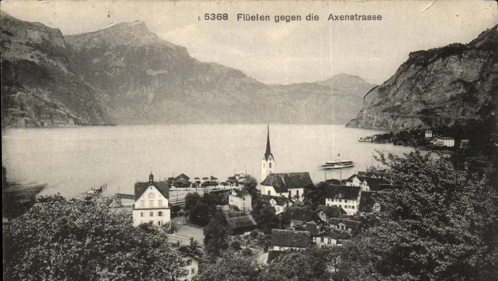 Flüelen gegenüber der Axenstrasse — Ansicht des Sees mit Kirche und Boot — Photoglob Edition, Zürich, Nr. 5368 - Vorderseite