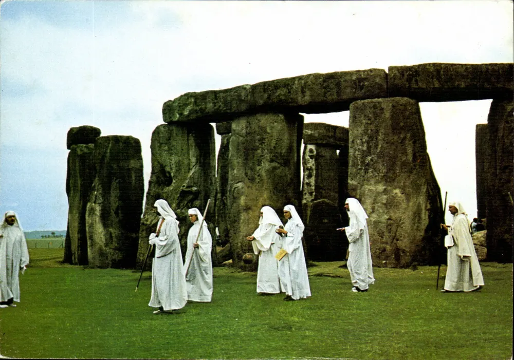 Druiden bei Stonehenge — Wiltshire — J Arthur Dixon, Nr. PWI/81886 - Vorderseite