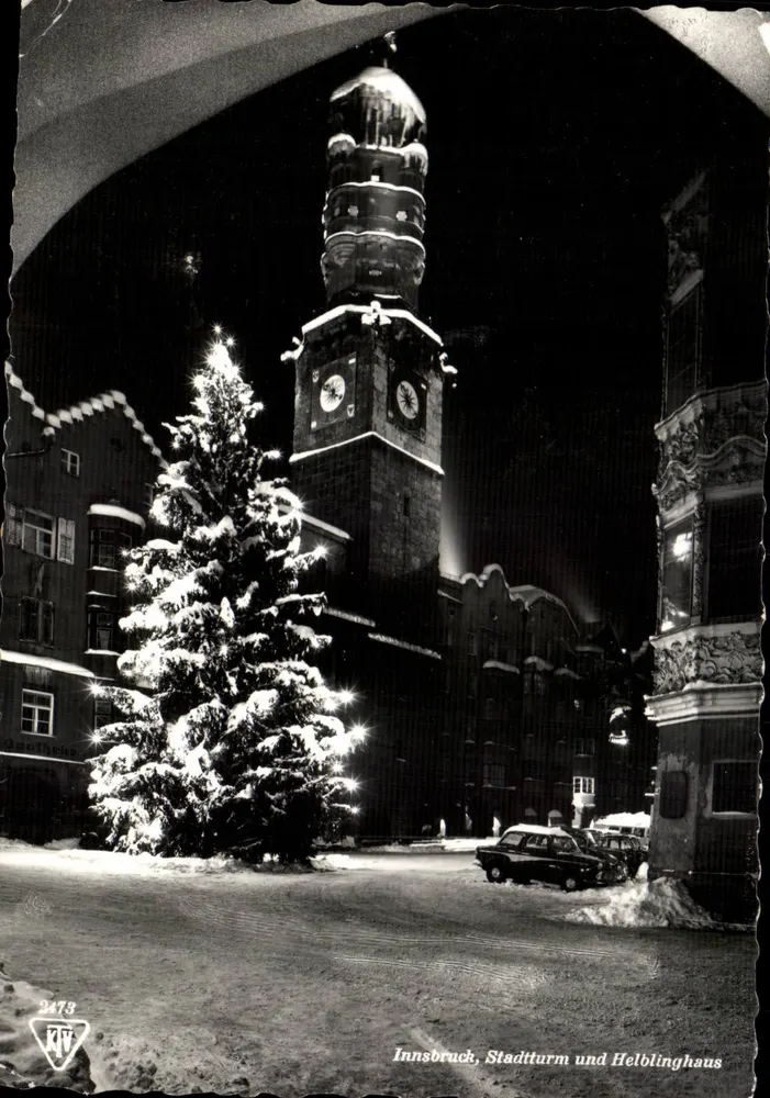Innsbruck, Stadtturm und Helblinghaus — nächtliche winterliche Ansicht mit Weihnachtsbaum — Verlag KV, Nr. 2473 - Vorderseite