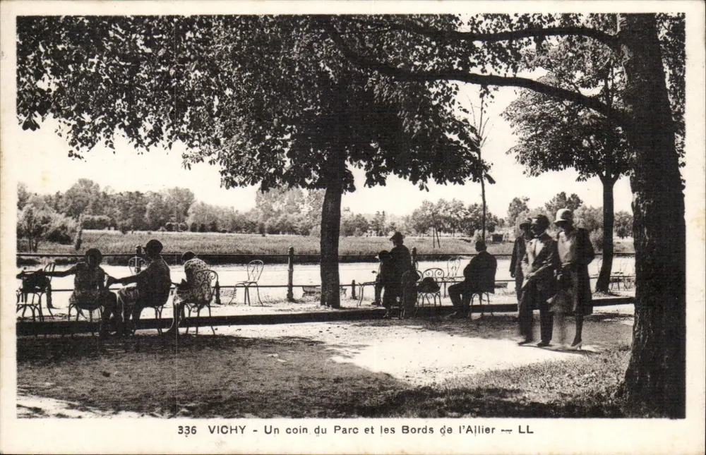 Vichy - Ein Eckbereich des Parks und die Ufer des Allier — LL - Vorderseite