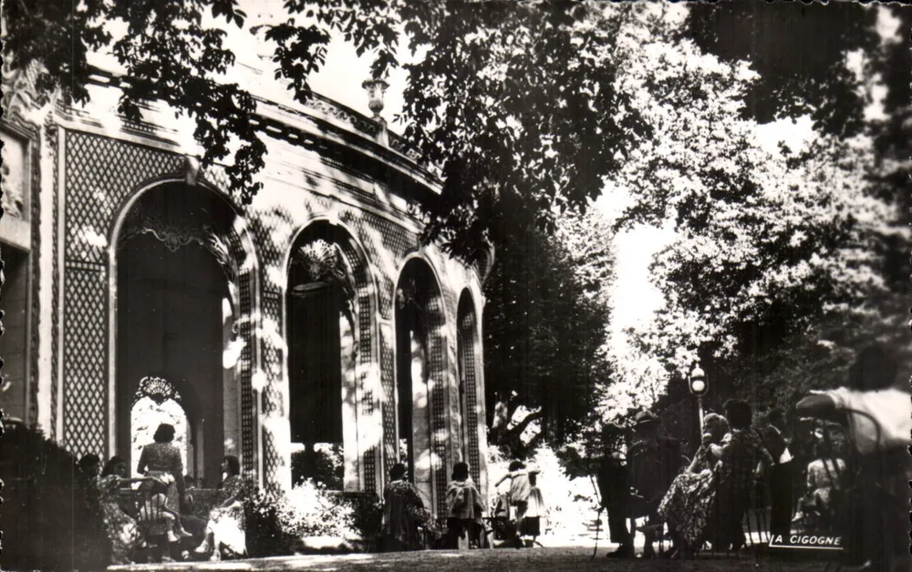 Vichy (Allier) — Königin der Kurorte, Quelle der Celestins — Editions « LA CIGOGNE » - Vorderseite