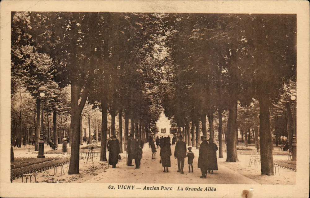 Vichy — Alter Park - Die Große Allee — Edition Librairie du Casino - Vichy - Vorderseite