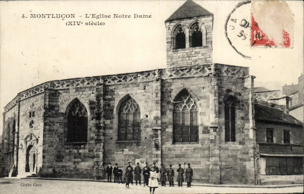 Montluçon - A Igreja Nossa Senhora (século XIV) — Cliche Case - Frente