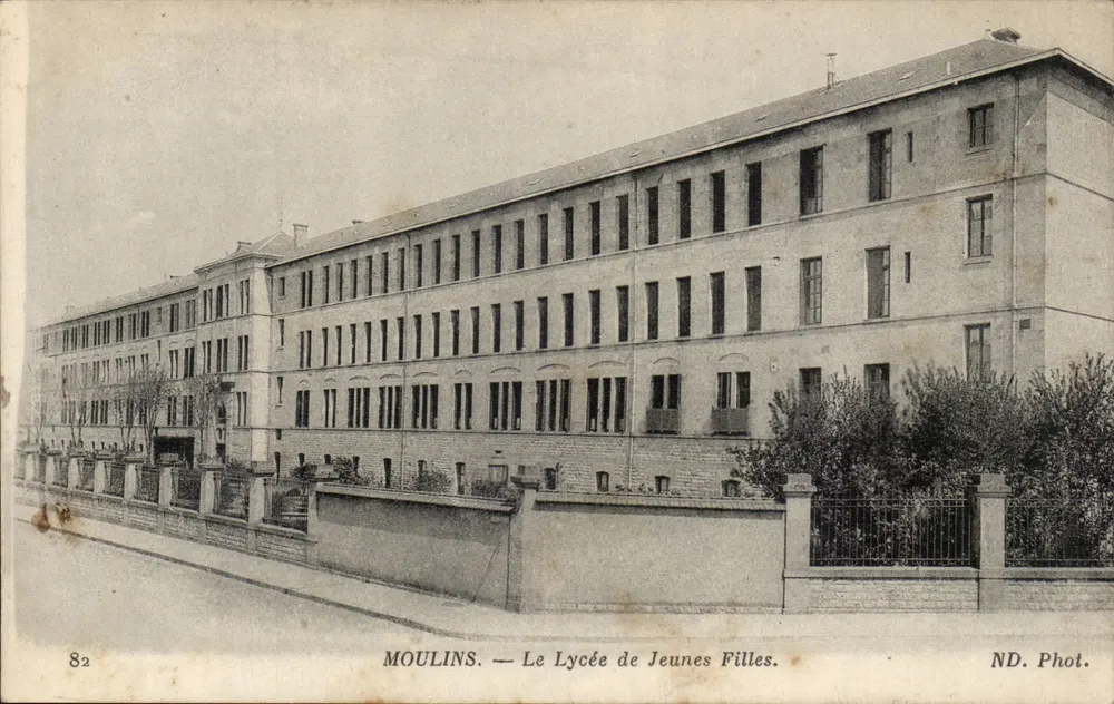 Moulin — O Liceu de Meninas — ND. Phot. - Frente