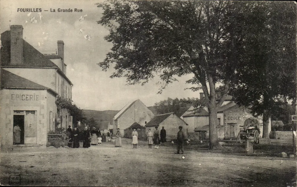 FOURILLES — A Grande Rua — Editor Villaneuve, n° 4 - Frente